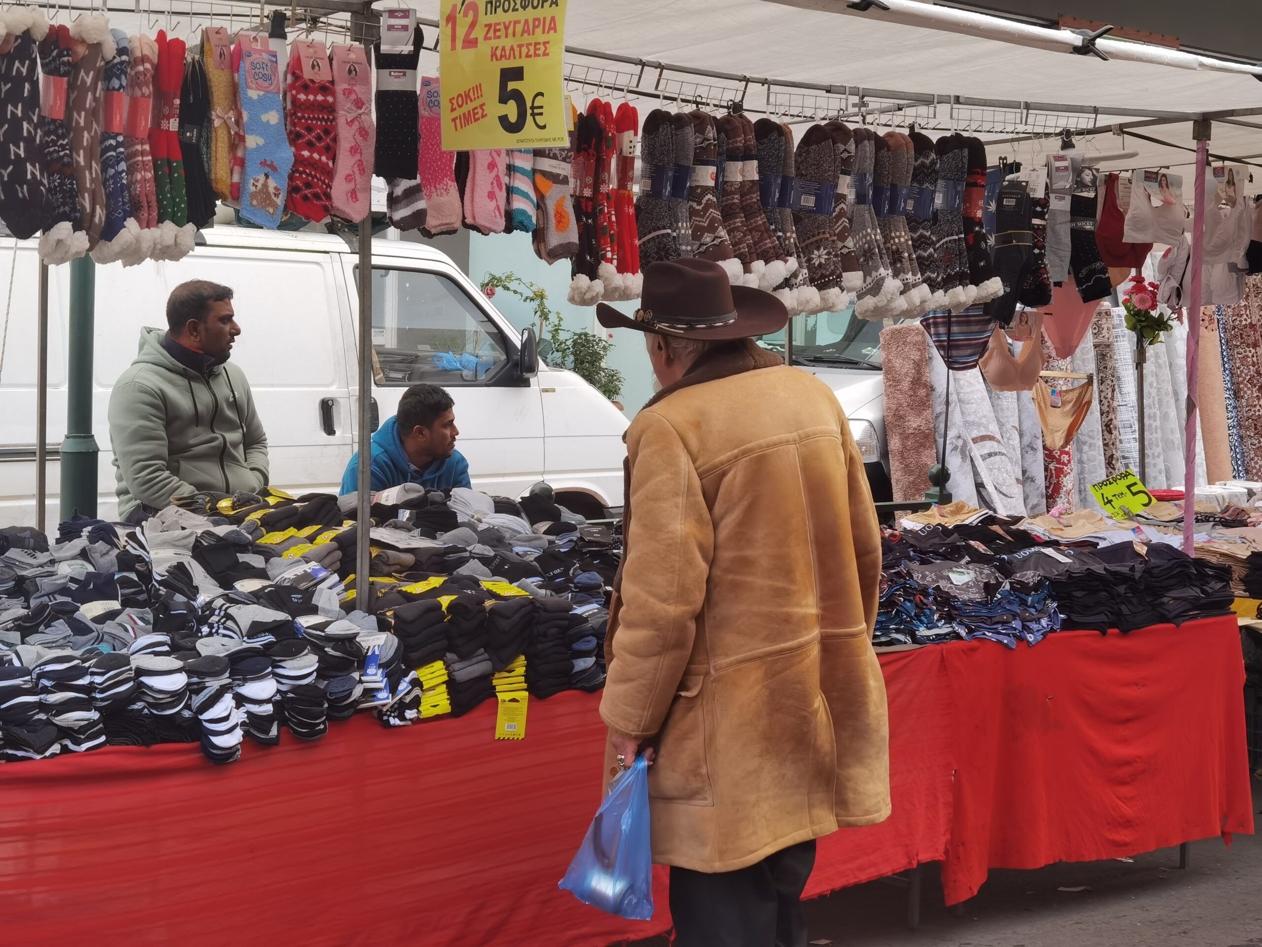 Το αδιαχώρητο απόψε στο πανηγύρι της Αγίας Βαρβάρας - Φωτογραφίες και βίντεο 24 Το αδιαχώρητο απόψε στο πανηγύρι της Αγίας Βαρβάρας - Φωτογραφίες και βίντεο 23