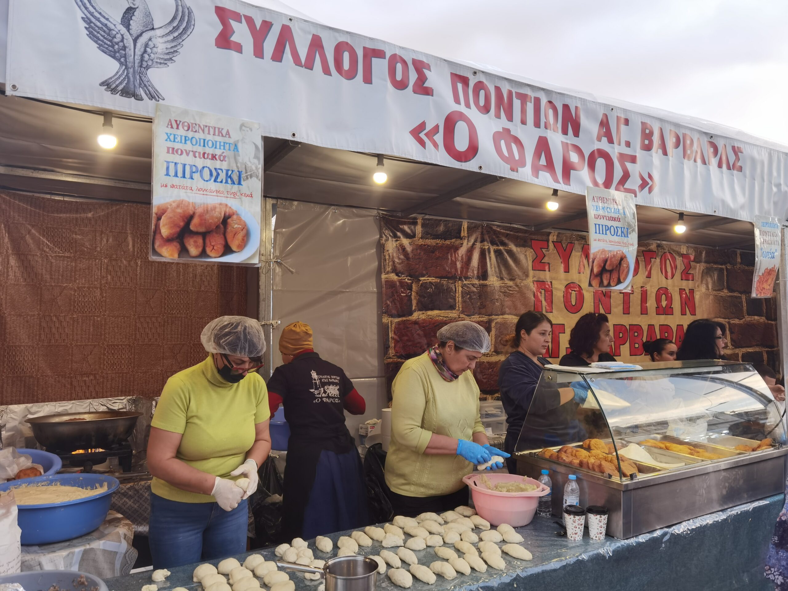 Το αδιαχώρητο απόψε στο πανηγύρι της Αγίας Βαρβάρας - Φωτογραφίες και βίντεο 28 Το αδιαχώρητο απόψε στο πανηγύρι της Αγίας Βαρβάρας - Φωτογραφίες και βίντεο 27