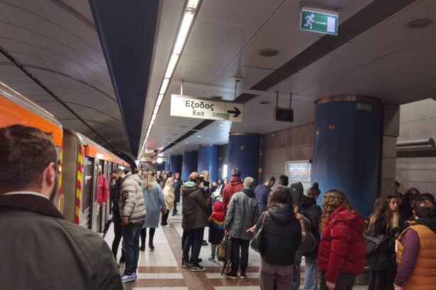 Μετρό Αθήνας: Απίστευτο, σοβαρό ατύχημα επιβάτη στην Αγία Μαρίνα - Έπεσε στις ράγες, ανάμεσα στα βαγόνια 19