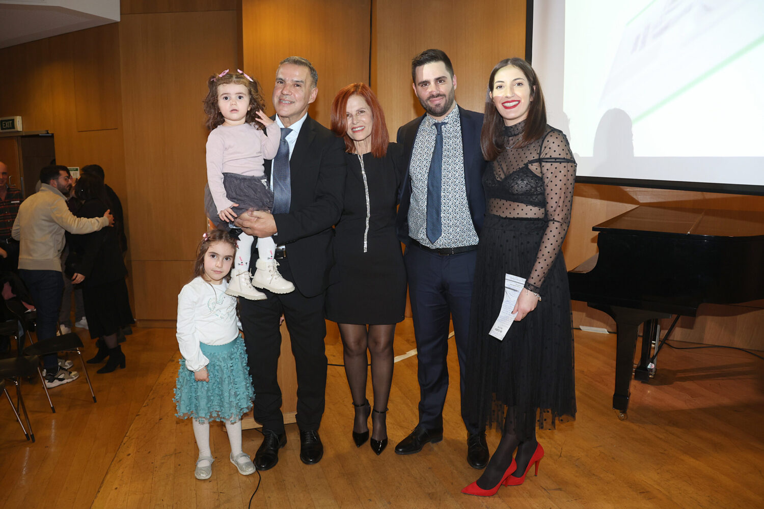 Το συγγραφικό έργο του Γιώργου Παπαχαρίση παρουσιάστηκε σε εκδήλωση στο Μέγαρο Μουσικής - Βίντεο 12 Το συγγραφικό έργο του Γιώργου Παπαχαρίση παρουσιάστηκε σε εκδήλωση στο Μέγαρο Μουσικής - Βίντεο 11