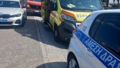 Σοβαρό τροχαίο – Νταλίκα έπεσε από τη γέφυρα της Πέτρου Ράλλη στη Θηβών 40
