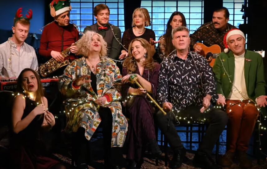 Πρωτοχρονιά στο Σύνταγμα με ένα "αναψυκτήριο χρονομηχανή": Δεληβοριάς - Μποφίλιου - Φριντζήλα - Αλευράς - Laternative 2 Πρωτοχρονιά στο Σύνταγμα με ένα "αναψυκτήριο χρονομηχανή": Δεληβοριάς - Μποφίλιου - Φριντζήλα - Αλευράς - Laternative 1