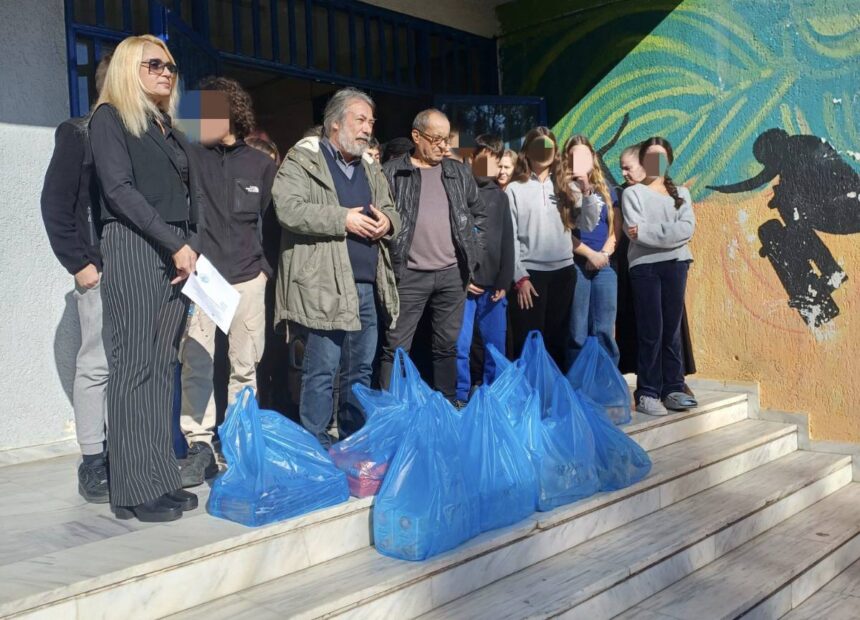 To 3ο Γυμνάσιο Χαϊδαρίου δώρισε τρόφιμα στο Κοινωνικό Παντοπωλείο 1
