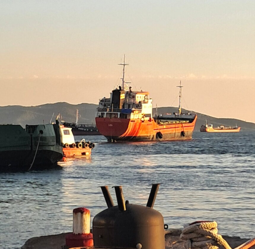 Μάστιγα τα παρατημένα πλοία - Οδηγήθηκε στην Τουρκία κι άλλο από τον Κόλπο της Ελευσίνας 1