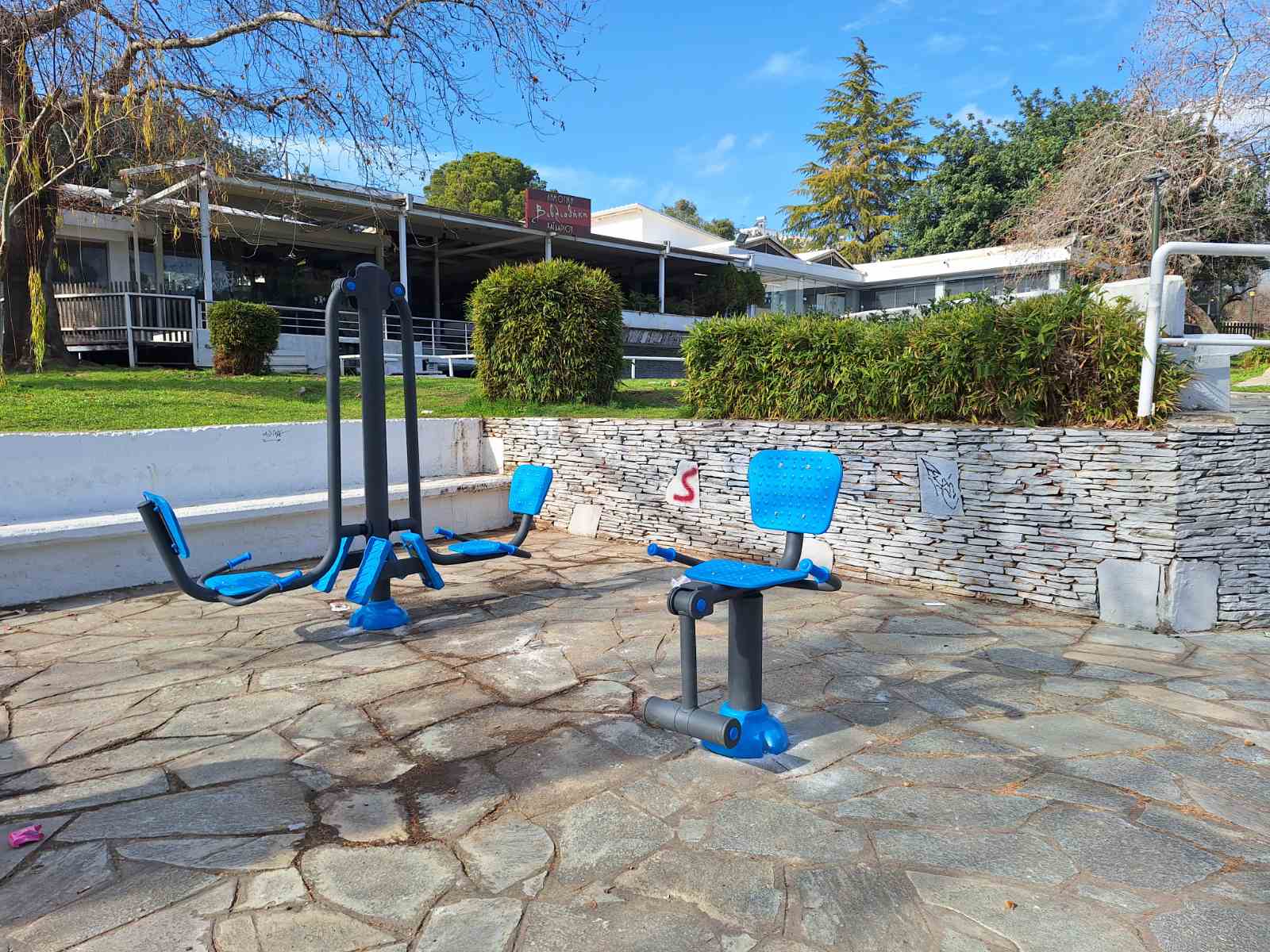 Υπαίθρια όργανα γυμναστικής τοποθετήθηκαν σε 3 πλατείες για δωρεάν εξάσκηση 17