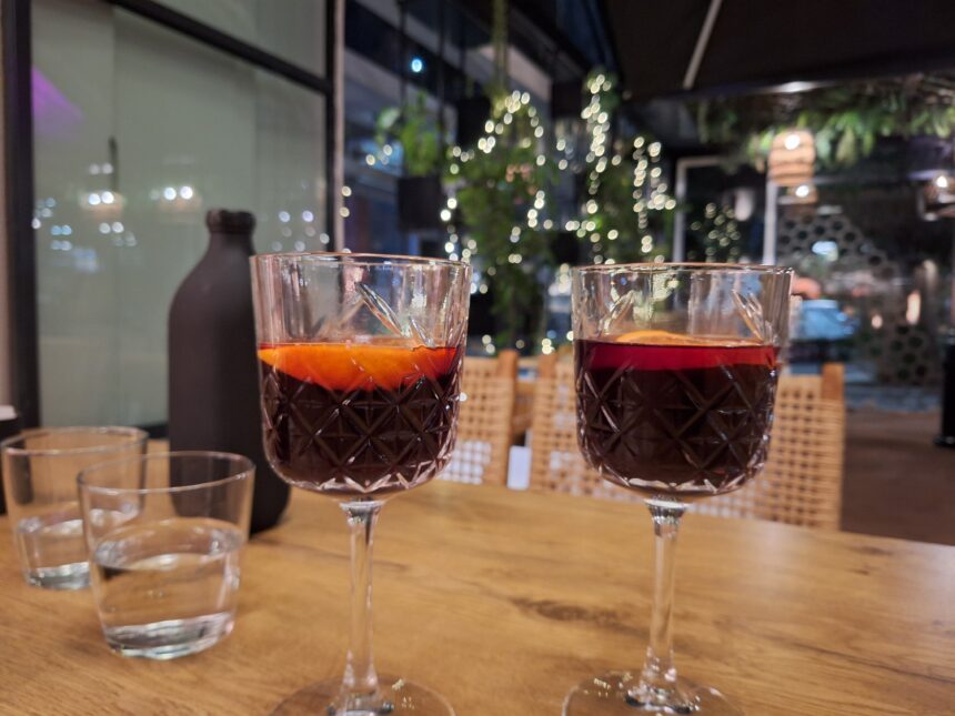 Το ζεστό κρασί του νέου resto bar στο Δάσος Χαϊδαρίου έγινε viral 2 Το ζεστό κρασί του νέου resto bar στο Δάσος Χαϊδαρίου έγινε viral 1