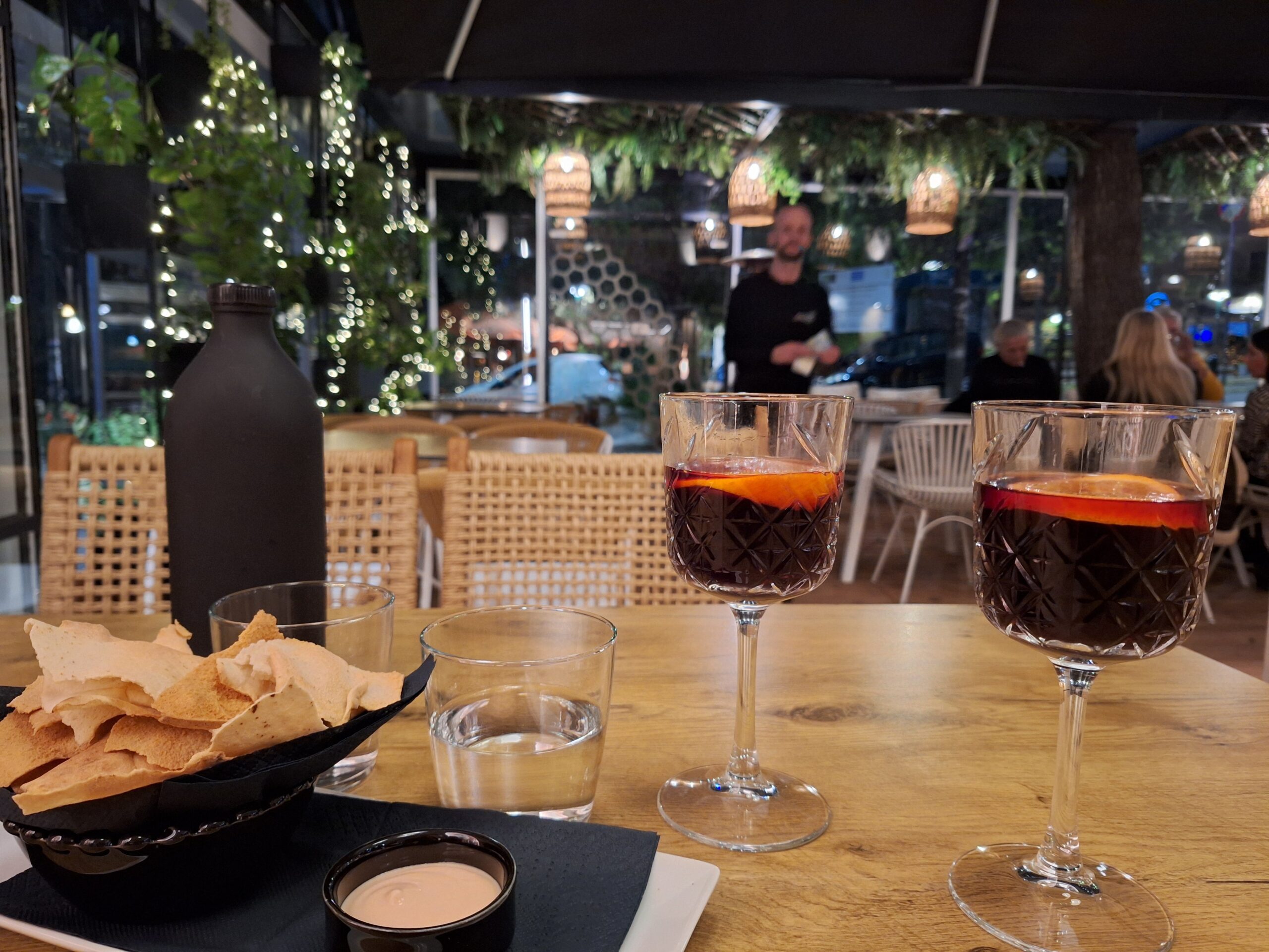 Το ζεστό κρασί του νέου resto bar στο Δάσος Χαϊδαρίου έγινε viral 4 Το ζεστό κρασί του νέου resto bar στο Δάσος Χαϊδαρίου έγινε viral 3