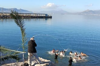 Υγιεινολόγος: Ενόψει της κατάδυσης του Τιμίου Σταυρού στη θάλασσα του Σκαραμαγκά... 25