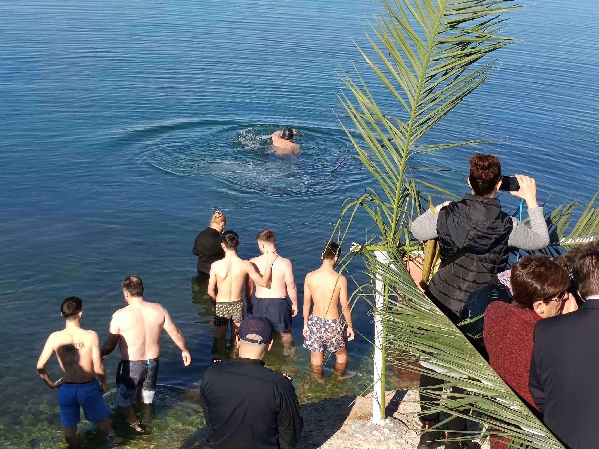 Με κατάνυξη και λαμπρότητα ο Αγιασμός των Υδάτων στο Χαϊδάρι 18 Με κατάνυξη και λαμπρότητα ο Αγιασμός των Υδάτων στο Χαϊδάρι 17