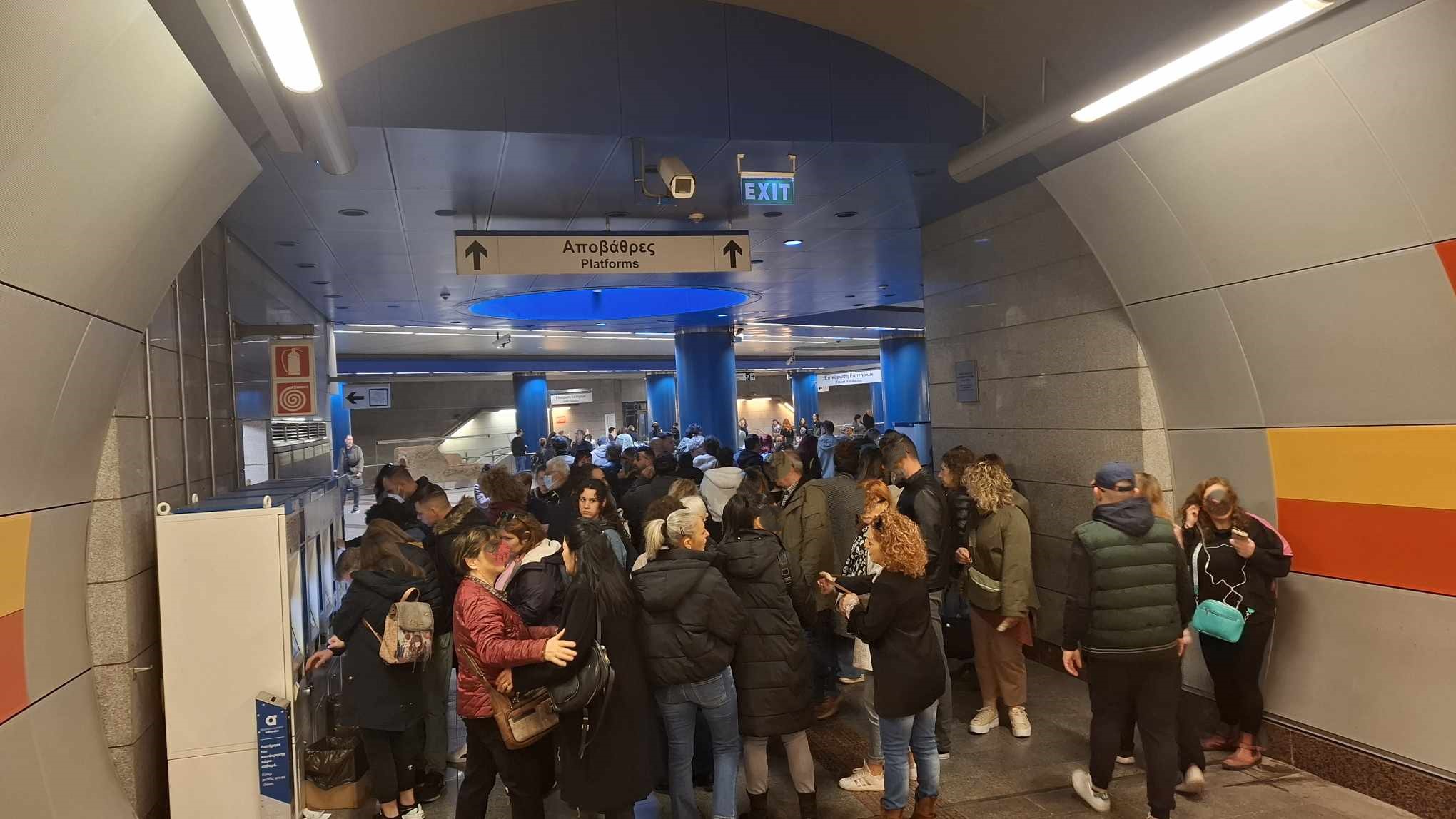 Κυριακή πρωί: Το αδιαχώρητο στις αποβάθρες του σταθμού Αγία Μαρίνα 3 Κυριακή πρωί: Το αδιαχώρητο στις αποβάθρες του σταθμού Αγία Μαρίνα