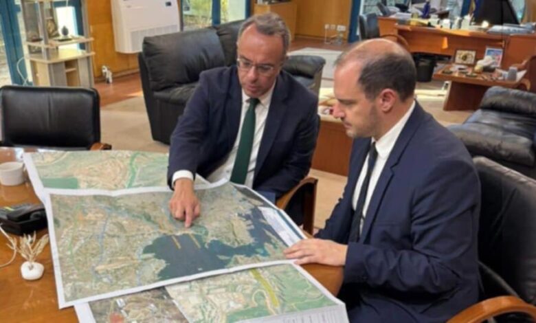Συνάντηση Σταϊκούρα - Κώτσηρα για την υλοποίηση του Κόμβου Σκαραμαγκά 2 Συνάντηση Σταϊκούρα - Κώτσηρα για την υλοποίηση του Κόμβου Σκαραμαγκά 1