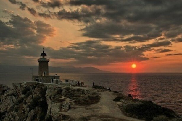 Φάρος Μελαγκάβι: Ο πέτρινος φάρος του Λουτρακίου - Βίντεο 47