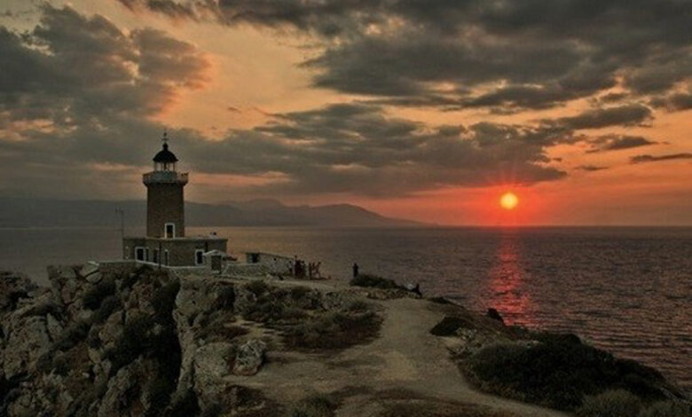 Φάρος Μελαγκάβι: Ο πέτρινος φάρος του Λουτρακίου - Βίντεο 2 Φάρος Μελαγκάβι: Ο πέτρινος φάρος του Λουτρακίου - Βίντεο 1