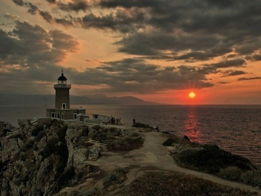 Φάρος Μελαγκάβι: Ο πέτρινος φάρος του Λουτρακίου - Βίντεο 1