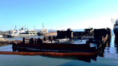 Ελευσίνα: Καθαρισμός επικίνδυνου ναυαγίου από πετρελαιοειδή πριν τη διάλυσή του 81