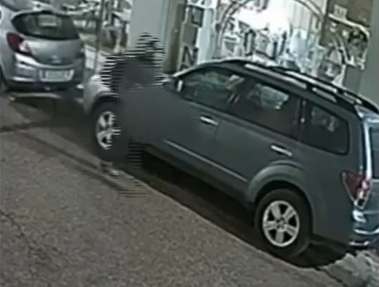 Καρέ καρέ η σύλληψη του επιδειξία που παγίδευσαν αστυνομικίνες - Εξετάζονται επιθέσεις σε Περιστέρι, Πετρούπολη, Αιγάλεω 4 Καρέ καρέ η σύλληψη του επιδειξία που παγίδευσαν αστυνομικίνες - Εξετάζονται επιθέσεις σε Περιστέρι, Πετρούπολη, Αιγάλεω 3