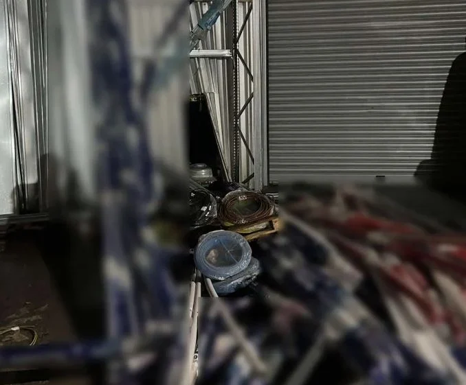 Αιγάλεω: Επέμβαση της Αστυνομίας σε επιχείρηση την ώρας που την έκλεβαν 2 Αιγάλεω: Επέμβαση της Αστυνομίας σε επιχείρηση την ώρας που την έκλεβαν 1