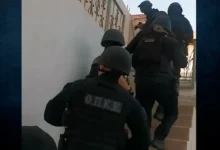 Μεγάλη αστυνομική επιχείρηση στη Μάνδρα για τον εντοπισμό δύο επικίνδυνων δραπετών 27
