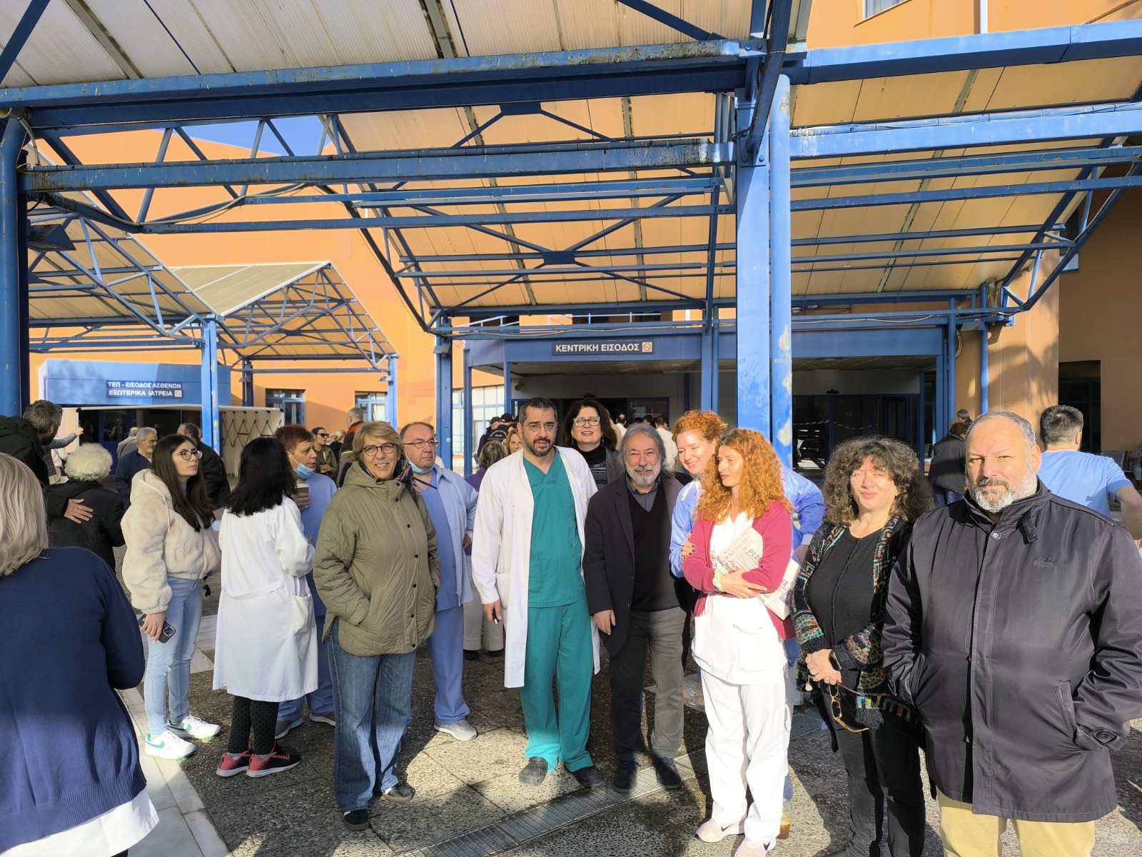 Η Δημοτική Αρχή στην κινητοποίηση στο "Αττικόν" για την αγωνιστική υποδοχή του Υπουργού Υγείας 4 Η Δημοτική Αρχή στην κινητοποίηση στο "Αττικόν" για την αγωνιστική υποδοχή του Υπουργού Υγείας 3