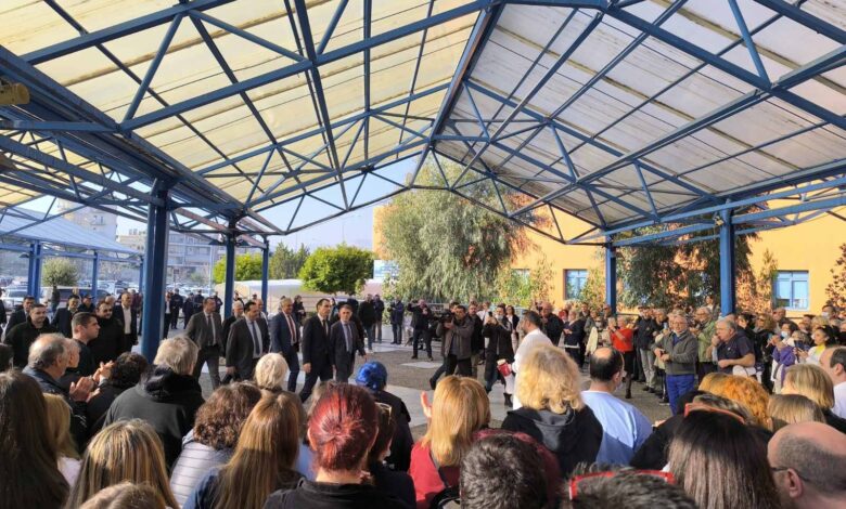 Η Δημοτική Αρχή στην κινητοποίηση στο "Αττικόν" για την αγωνιστική υποδοχή του Υπουργού Υγείας 2 Η Δημοτική Αρχή στην κινητοποίηση στο "Αττικόν" για την αγωνιστική υποδοχή του Υπουργού Υγείας 1