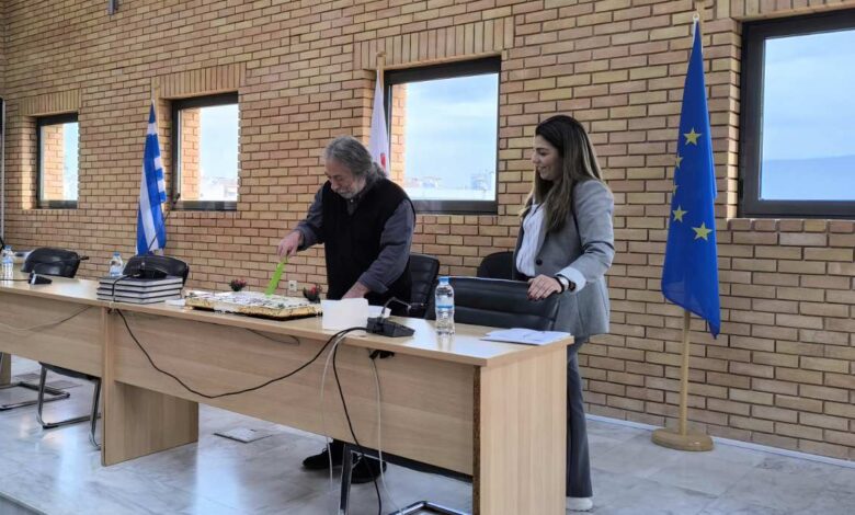Ο Δήμος Χαϊδαρίου έκοψε την πρωτοχρονιάτικη πίτα 2 Ο Δήμος Χαϊδαρίου έκοψε την πρωτοχρονιάτικη πίτα 1