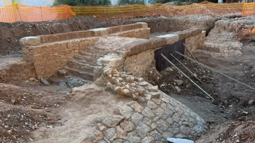 Πανέμορφη αρχαία γέφυρα ήρθε στο φως σε δημόσιο έργο στην Ελευσίνα! 1 Ελευσίνα