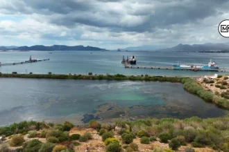 Φωτιά στην αποθήκη καυσίμων, στη Λίμνη Κουμουνδούρου - Ισχυρή κινητοποίηση της Πυροσβεστικής 26