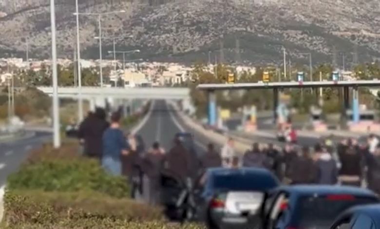 Χειροπέδες σε δύο για κόντρες με πάνω από 250 χλμ./ώρα - Καταδίωξη και κατασχέσεις 2 Χειροπέδες σε δύο για κόντρες με πάνω από 250 χλμ./ώρα - Καταδίωξη και κατασχέσεις 1