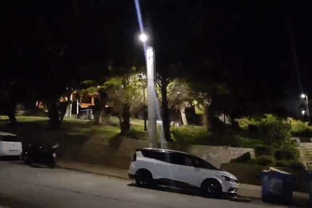 "Με γεια μας το καινούργιο φωτορυθμικό στην πλατεία!" 27