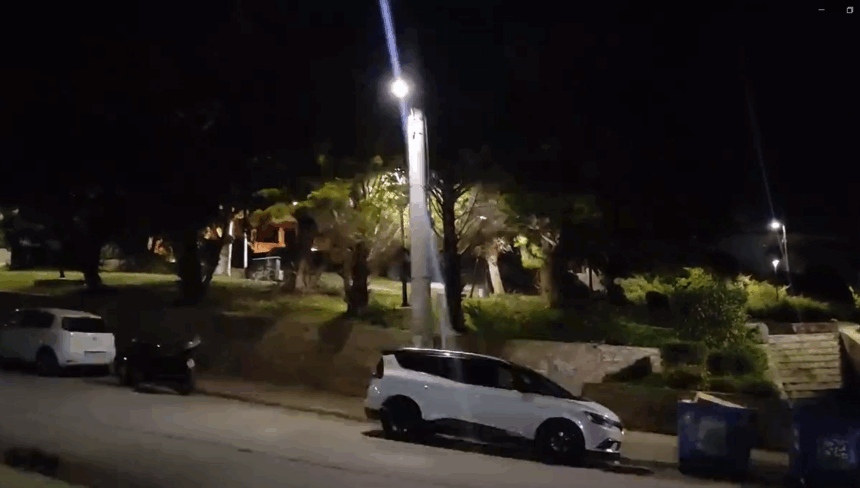 "Με γεια μας το καινούργιο φωτορυθμικό στην πλατεία!" 2 "Με γεια μας το καινούργιο φωτορυθμικό στην πλατεία!" 1