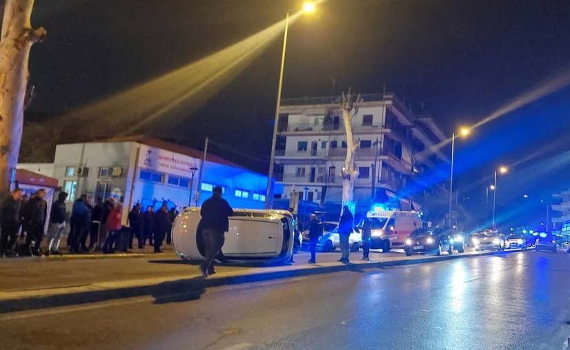 Ιερά Οδός: Ανατροπή οχήματος έξω από το Γήπεδο "Τάκης Χαραλαμπίδης" 2 Ιερά Οδός: Ανατροπή οχήματος έξω από το Γήπεδο "Τάκης Χαραλαμπίδης" 1