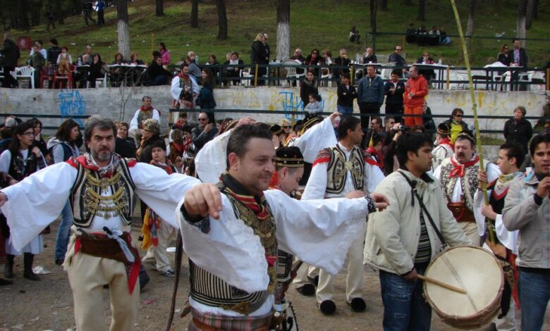 Παραδοσιακά Κούλουμα στη Θήβα - Ημερήσια εκδρομή στον "Βλάχικο Γάμο" 2 Παραδοσιακά Κούλουμα στη Θήβα - Ημερήσια εκδρομή στον "Βλάχικο Γάμο" 1