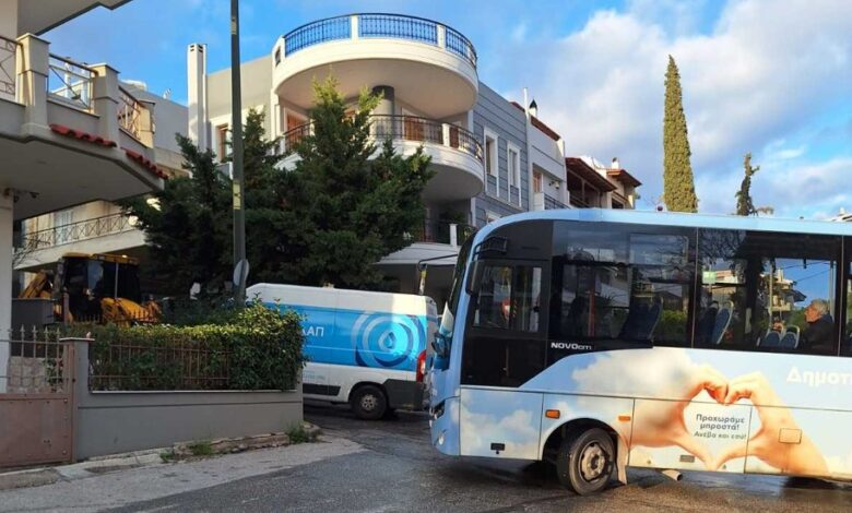 Αυτή την ώρα: Βλάβη σε αγωγό στη Γ. Παπανδρέου 2 Αυτή την ώρα: Βλάβη σε αγωγό στη Γ. Παπανδρέου 1