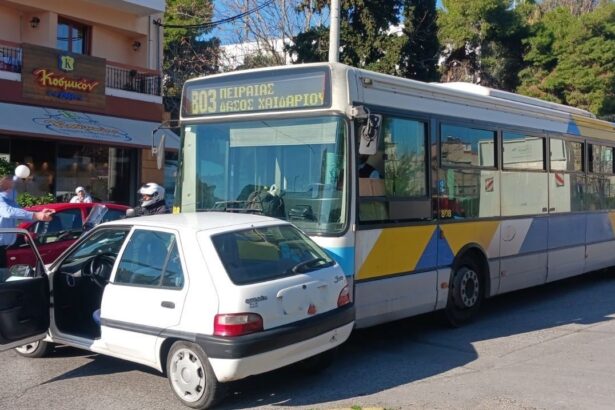 Ιερά Οδός: Σύγκρουση λεωφορείου με ΙΧ στην Αγία Μαρίνα 39