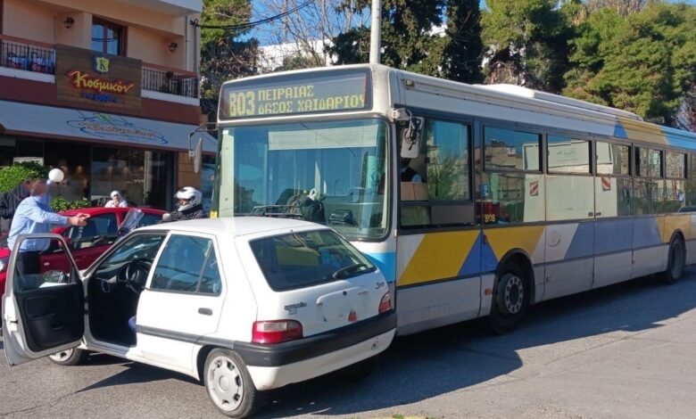 Ιερά Οδός: Σύγκρουση λεωφορείου με ΙΧ στην Αγία Μαρίνα 2 Ιερά Οδός: Σύγκρουση λεωφορείου με ΙΧ στην Αγία Μαρίνα 1