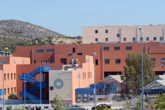 Συναγερμός και συλλήψεις νοσηλευτριών στο Αττικόν για λάθος αγωγή - 22χρονη υπέστη αλλεργικό σοκ 33