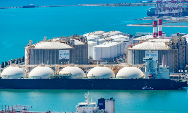 Greenpeace: Ασύμφορες και αχρείαστες για τη χώρα οι επενδύσεις σε φυσικό αέριο - Ποιος τις πληρώνει 2 Greenpeace: Ασύμφορες και αχρείαστες για τη χώρα οι επενδύσεις σε φυσικό αέριο - Ποιος τις πληρώνει 1