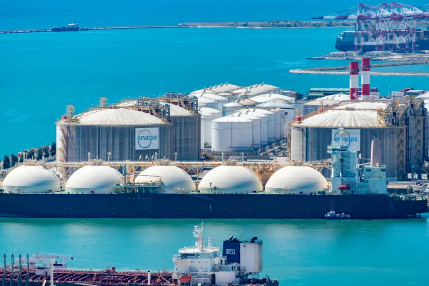 Greenpeace: Ασύμφορες και αχρείαστες για τη χώρα οι επενδύσεις σε φυσικό αέριο - Ποιος τις πληρώνει 1