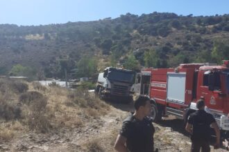 Φωτιά τώρα στα Βίλια - Συναγερμός στην Πυροσβεστική 23