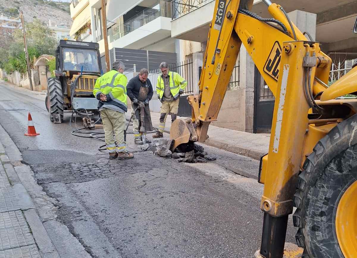 Αυτή την ώρα: Βλάβη σε αγωγό στη Γ. Παπανδρέου 4 Αυτή την ώρα: Βλάβη σε αγωγό στη Γ. Παπανδρέου 3