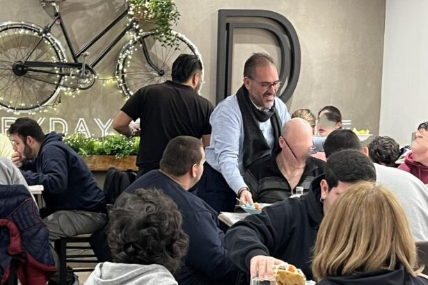 Γεύμα αγάπης από τον Άρη Πανόπουλο στο "Έρεισμα" 23