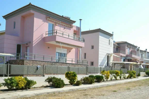 Πωλείται μονοκατοικία στο Λουτράκι 31