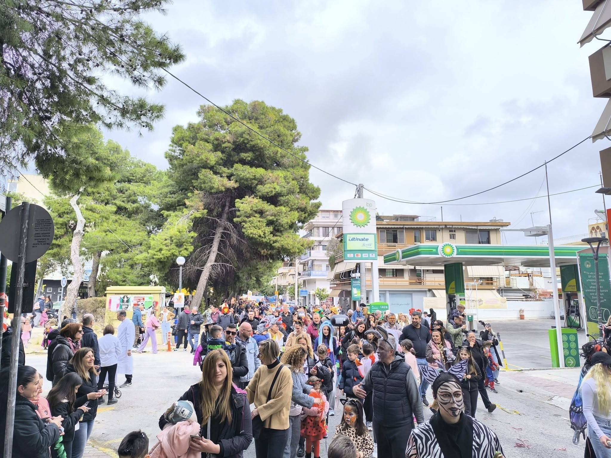 Η καρναβαλική παρέλαση και το μεγάλο πάρτι στην Πλατεία Ηρώων 22 Η καρναβαλική παρέλαση και το μεγάλο πάρτι στην Πλατεία Ηρώων 21