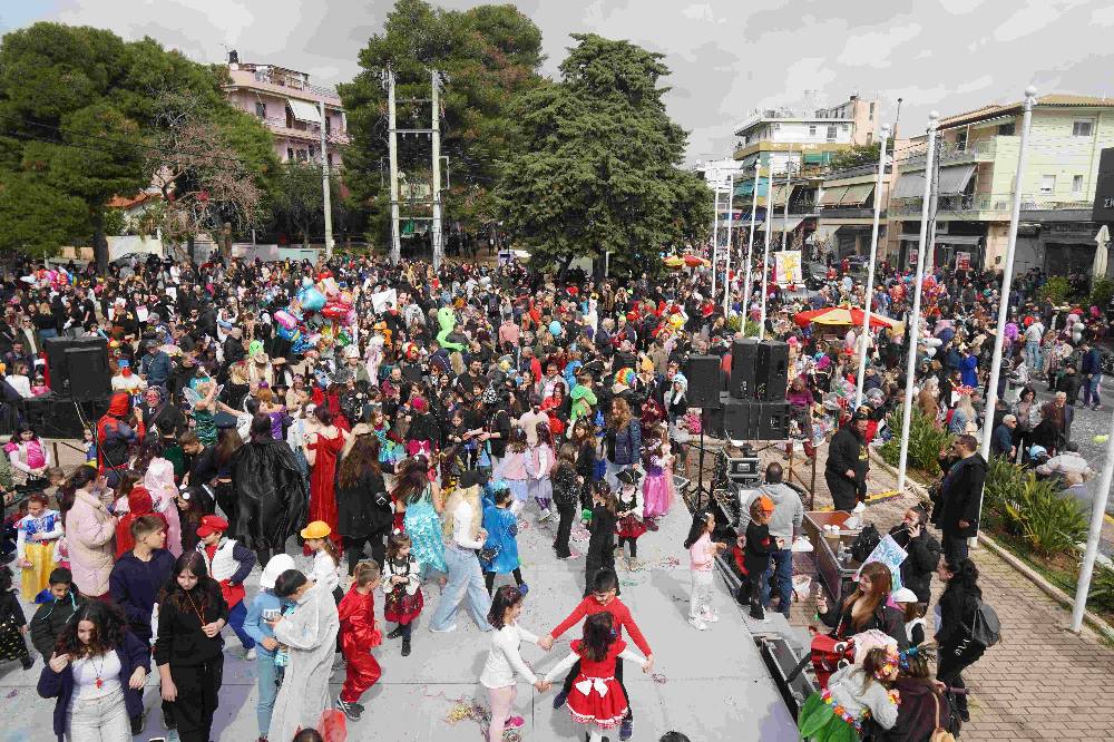 Η καρναβαλική παρέλαση και το μεγάλο πάρτι στην Πλατεία Ηρώων 18 Η καρναβαλική παρέλαση και το μεγάλο πάρτι στην Πλατεία Ηρώων 17