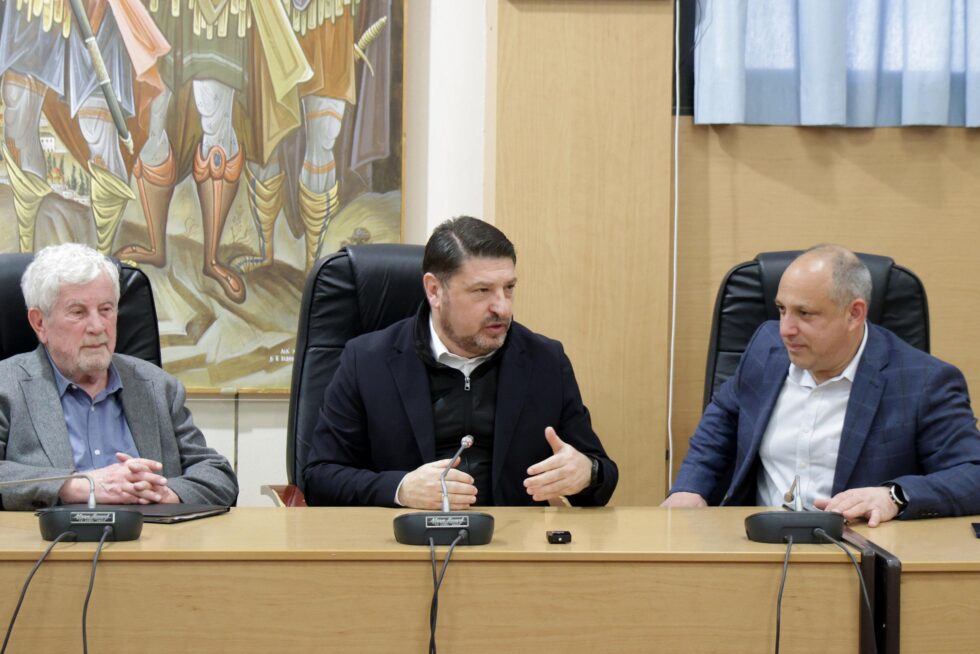 "Έπεσαν" υπογραφές για το έργο αποκατάστασης της κατεστραμμένης παραλίας Βαρέα των Μεγάρων 4 "Έπεσαν" υπογραφές για το έργο αποκατάστασης της κατεστραμμένης παραλίας Βαρέα των Μεγάρων 3