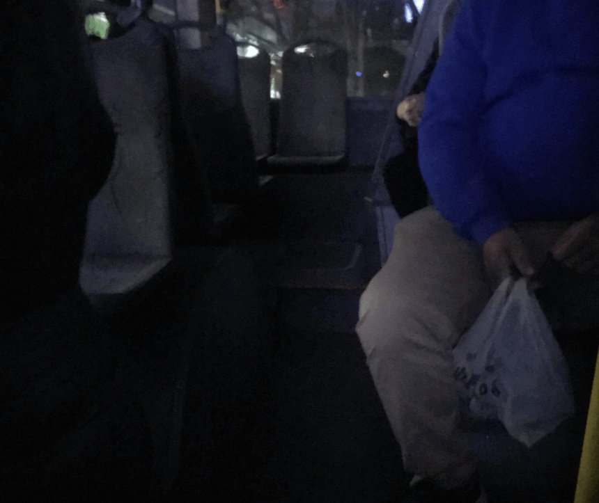 "Πίσσα σκοτάδι, θα σκοντάψει κανένας παππούς!" 2 "Πίσσα σκοτάδι, θα σκοντάψει κανένας παππούς!" 1