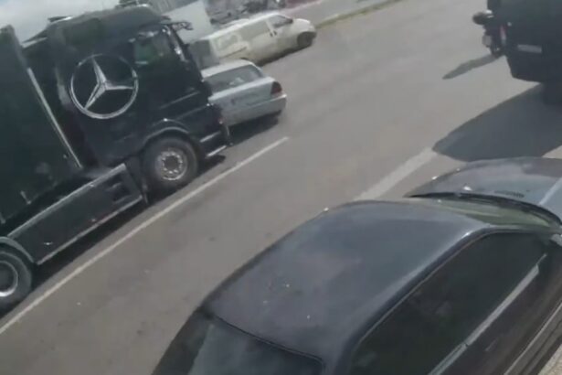 Καραμπόλα με 3 βαριά οχήματα και 2 ΙΧ στο Παλατάκι, μία γυναίκα τραυματίας - Βίντεο από τη στιγμή της σύγκρουσης 23