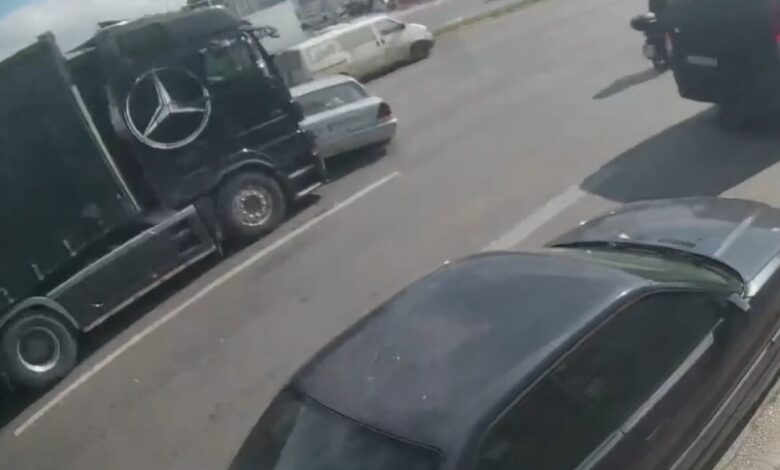 Καραμπόλα με 3 βαριά οχήματα και 2 ΙΧ στο Παλατάκι, μία γυναίκα τραυματίας - Βίντεο από τη στιγμή της σύγκρουσης 2 Καραμπόλα με 3 βαριά οχήματα και 2 ΙΧ στο Παλατάκι, μία γυναίκα τραυματίας - Βίντεο από τη στιγμή της σύγκρουσης 1
