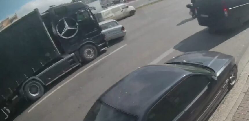 Καραμπόλα με 3 βαριά οχήματα και 2 ΙΧ στο Παλατάκι, μία γυναίκα τραυματίας - Βίντεο από τη στιγμή της σύγκρουσης 1