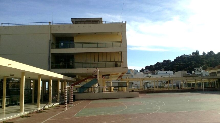 Μουσική δράση κατά του σχολικού εκφοβισμού - 4 σχολεία του Χαϊδαρίου ενώνουν τις φωνές τους 2 Μουσική δράση κατά του σχολικού εκφοβισμού - 4 σχολεία του Χαϊδαρίου ενώνουν τις φωνές τους 1